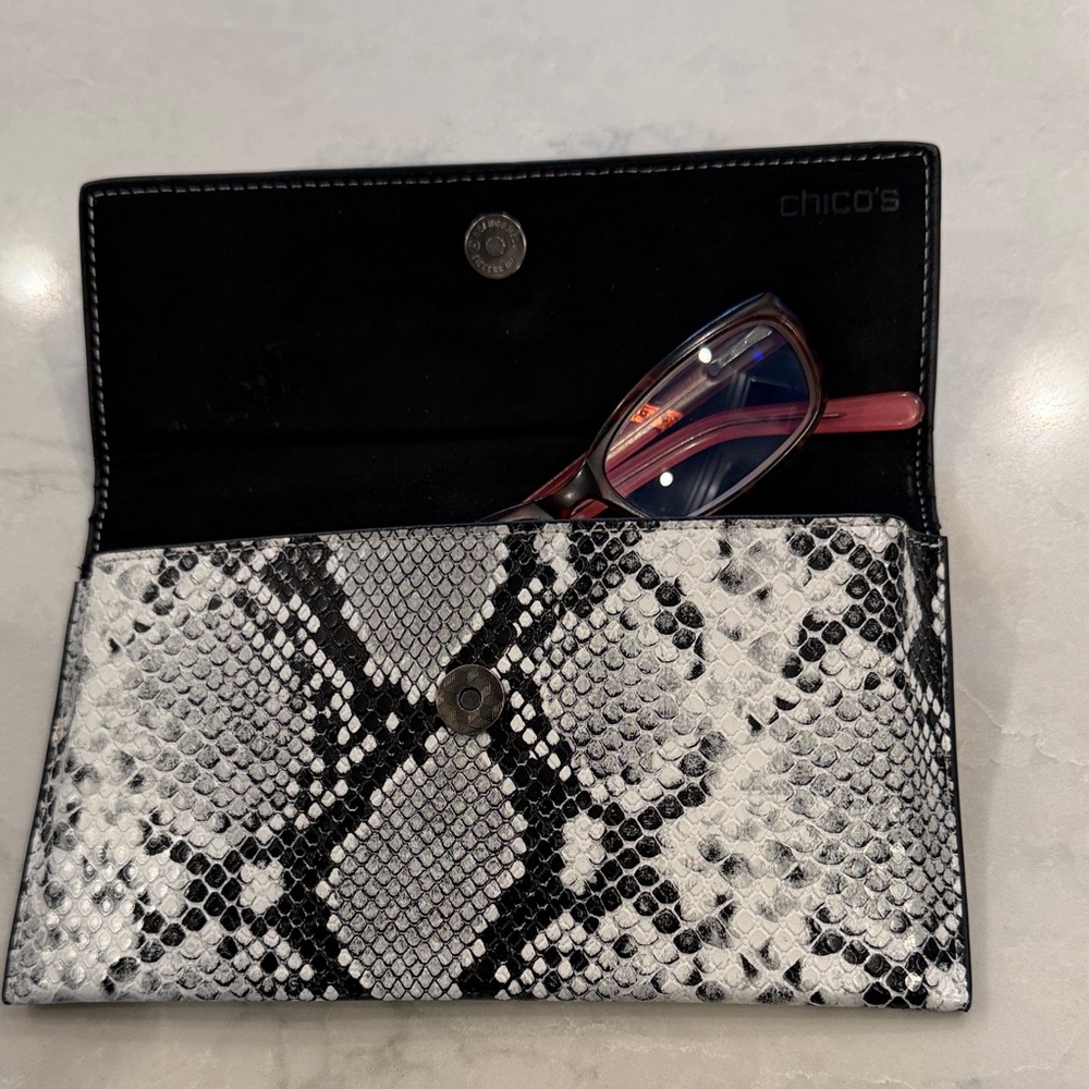 Elegant Blue and Gray Eyeglass Case